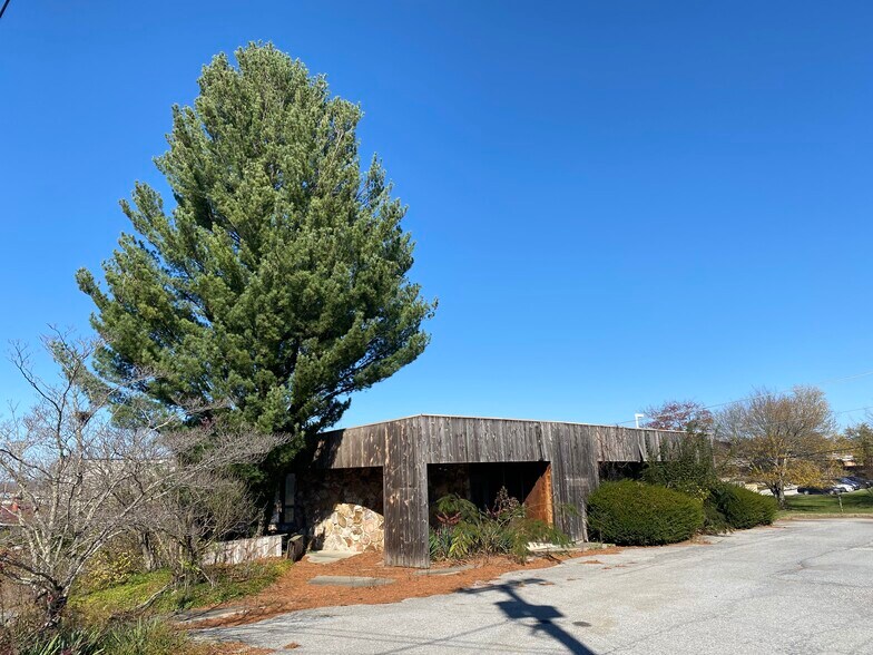 More Photos Of 3712 S Main St, Blacksburg Loft Creative Space For Sale