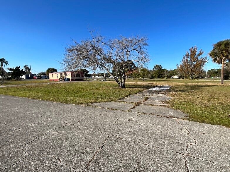 More Photos Of 117 Center St, Oak Hill Land For Sale