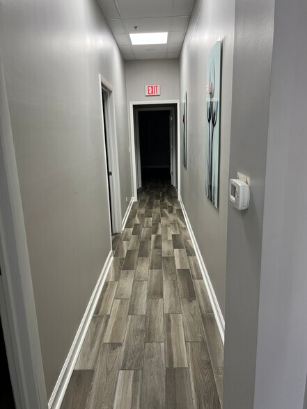 More Photos Of 2020 Dean St, St Charles Office For Lease