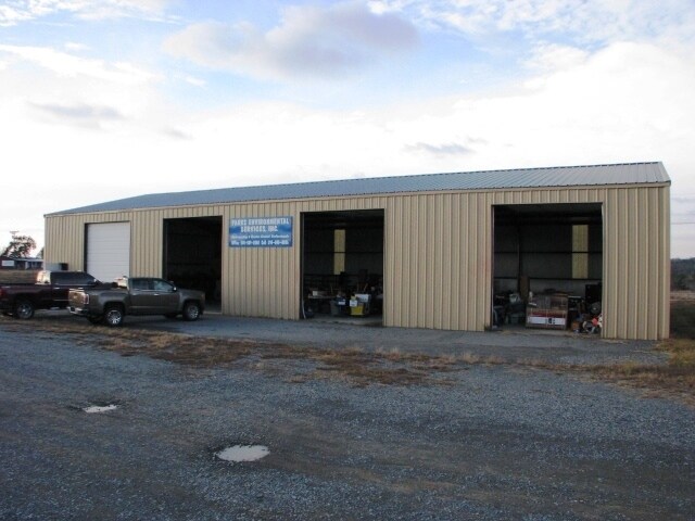 Primary Photo Of 1412 Highway 65 N, Twin Groves Warehouse For Lease