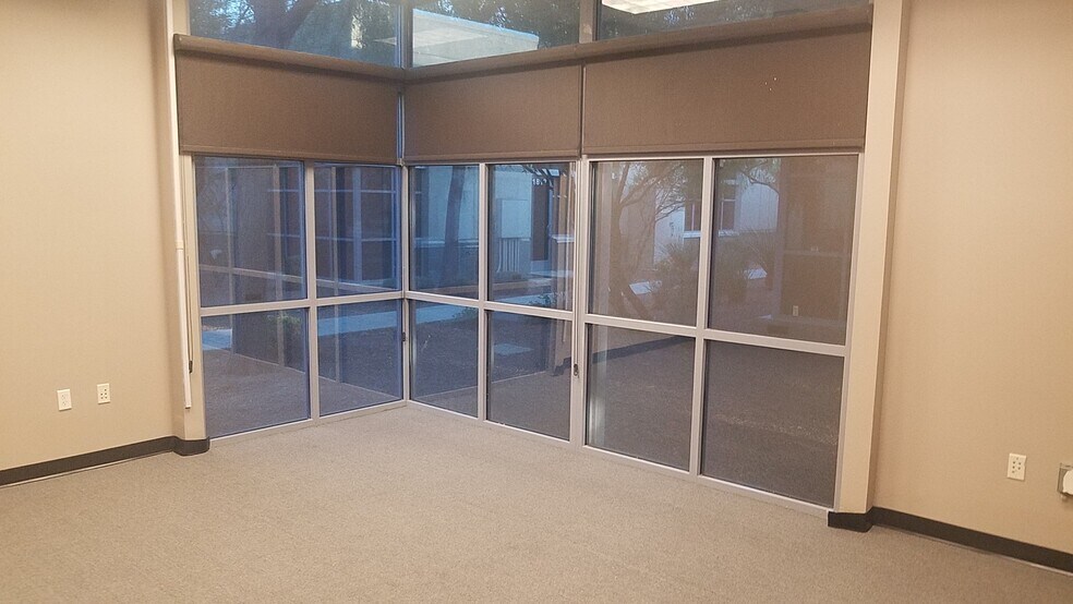 More Photos Of 375 N Stephanie St, Henderson Office For Lease