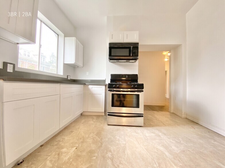 More Photos Of 1419 W 36th St, Los Angeles Apartments For Sale