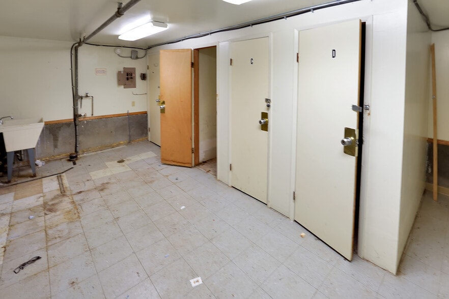 More Photos Of 1910 SE Stark St, Portland Apartments For Sale