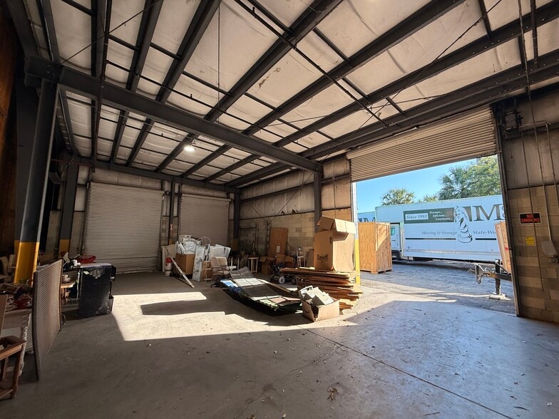 More Photos Of 5607 8th St W, Lehigh Acres Warehouse For Lease
