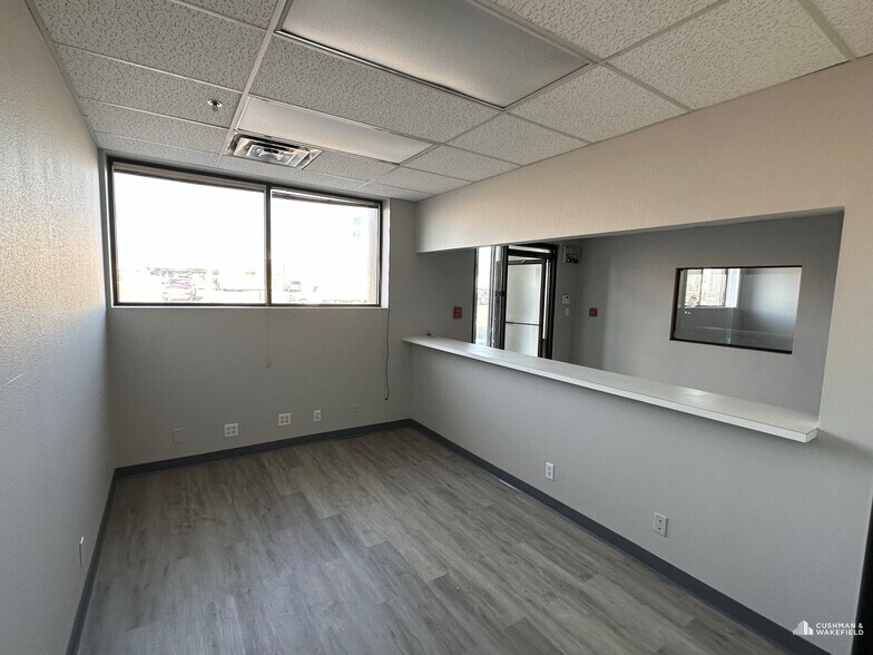 More Photos Of 2626 8th Ave, Garden City Showroom For Lease