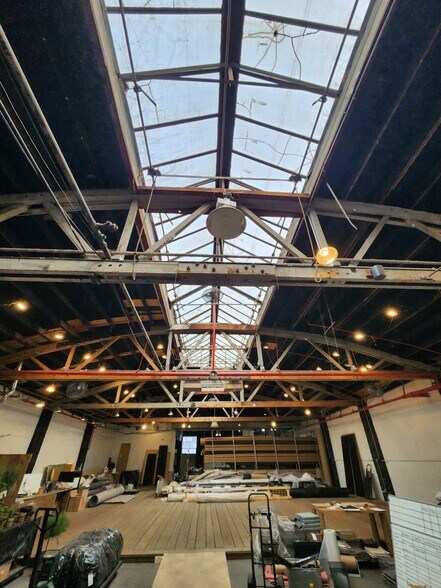 More Photos Of 2328 W Nelson St, Chicago Warehouse For Lease