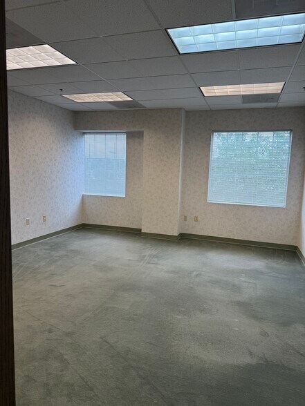 More Photos Of 12710 S Pflumm Rd, Olathe Storefront Retail Office For Lease