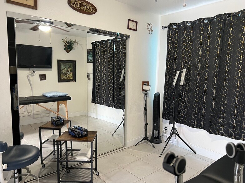 More Photos Of 2021 Thrace St, Tampa Office Residential For Sale