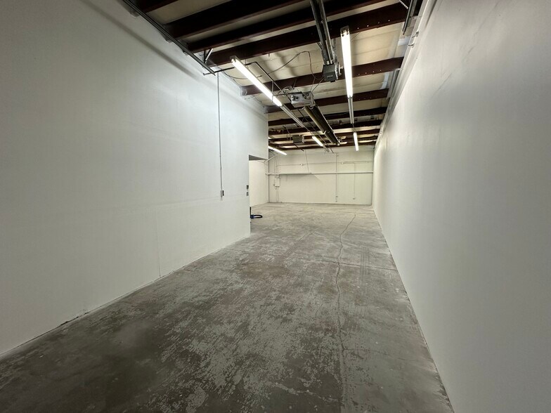 More Photos Of 2101 S Platte River Dr, Denver Warehouse For Lease