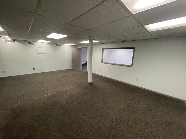 More Photos Of 5107 W University Blvd, Jacksonville Warehouse For Lease