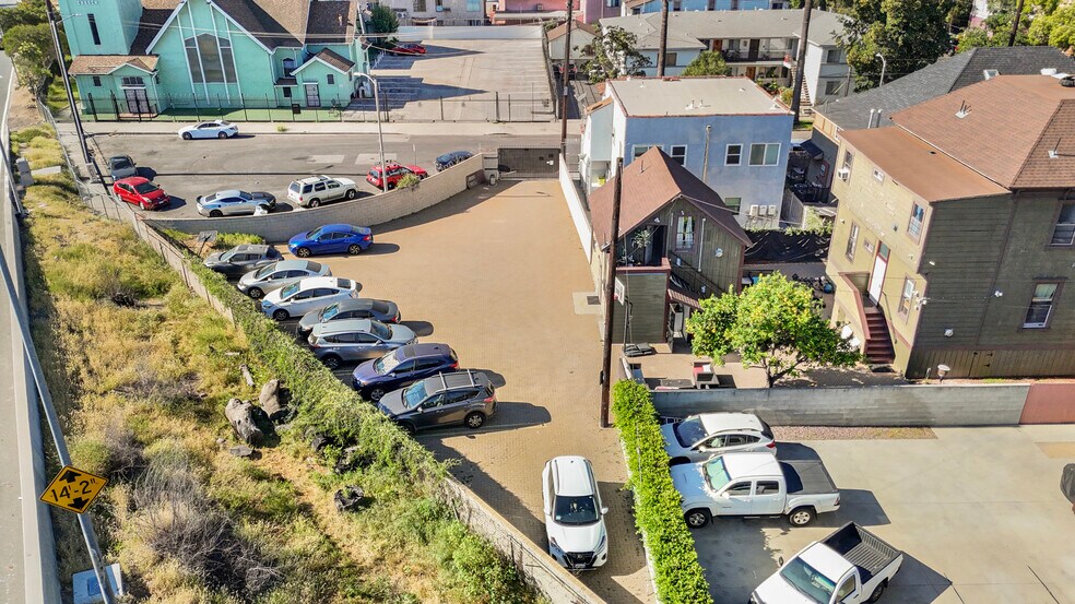 More Photos Of 1978 Estrella Ave, Los Angeles Apartments For Sale