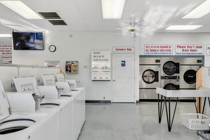 More Photos Of 7716 Raeford Rd, Fayetteville Freestanding For Sale