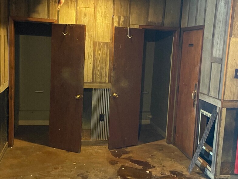 More Photos Of 110 E Main St, Bunceton Restaurant For Sale