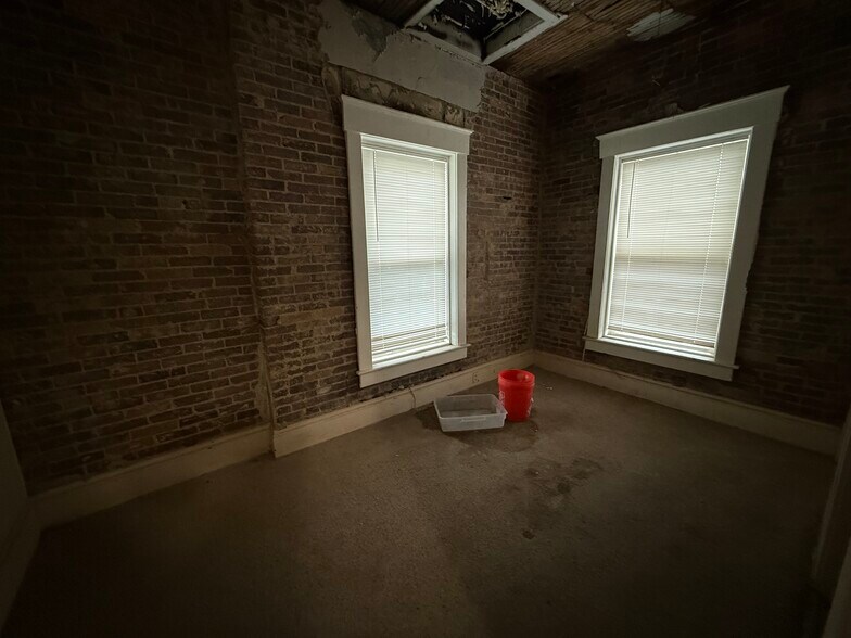 More Photos Of 715 State Ave NE, Massillon Flex For Lease