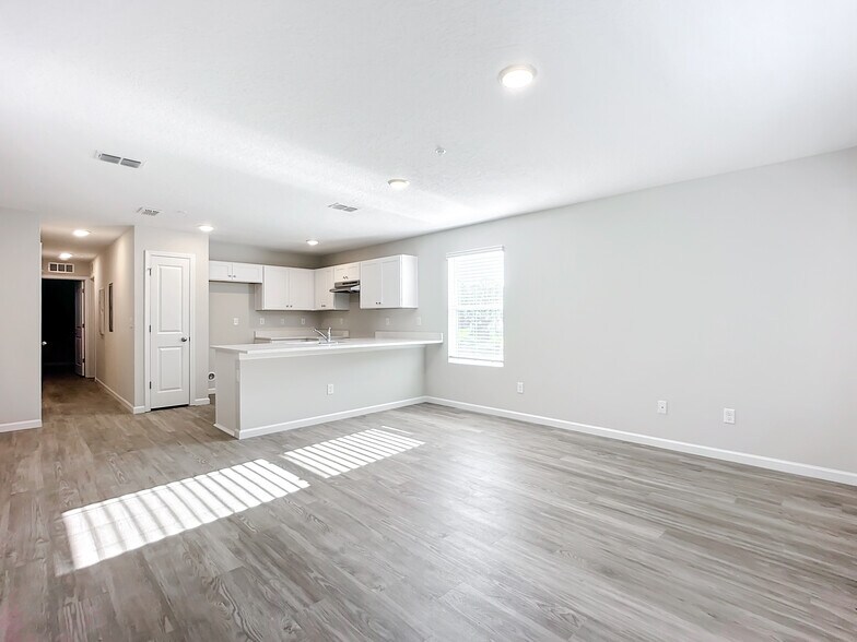 More Photos Of 6421 Breezy Oaks Way, Jacksonville Apartments For Sale