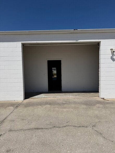 More Photos Of 4751 E Moody Blvd, Bunnell Showroom For Lease