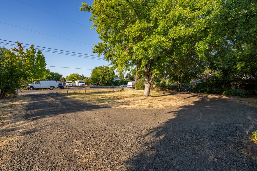 More Photos Of 3311 Biddle Rd, Medford Auto Repair For Sale