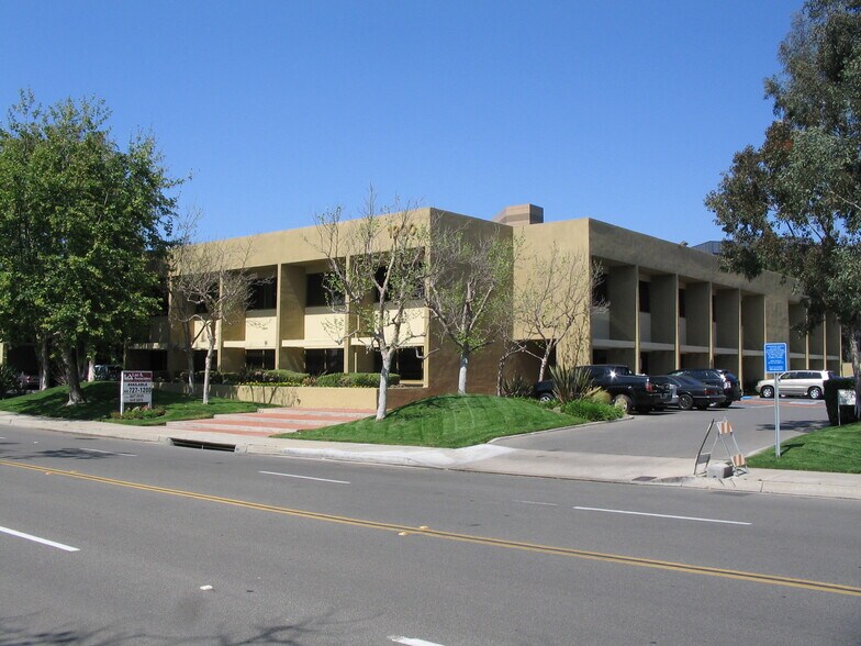 More Photos Of 1200 Quail St, Newport Beach Office For Lease