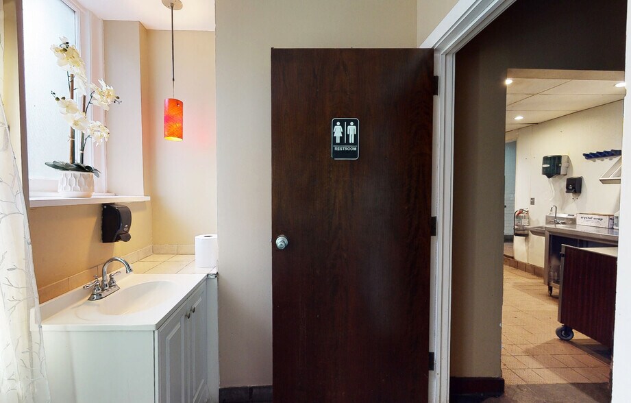 More Photos Of 313 N Charles St, Baltimore Storefront Retail Residential For Sale