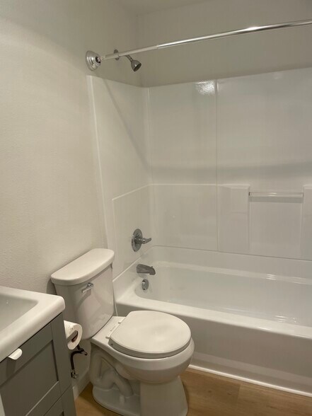 More Photos Of 4425 SE 26TH Ave, Portland Apartments For Sale