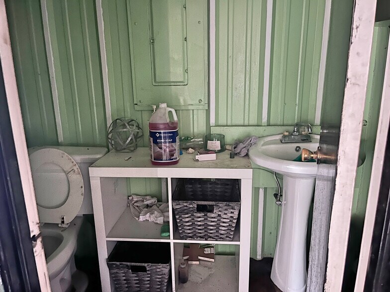 More Photos Of 2304 Kirkman St, Lake Charles Warehouse For Sale