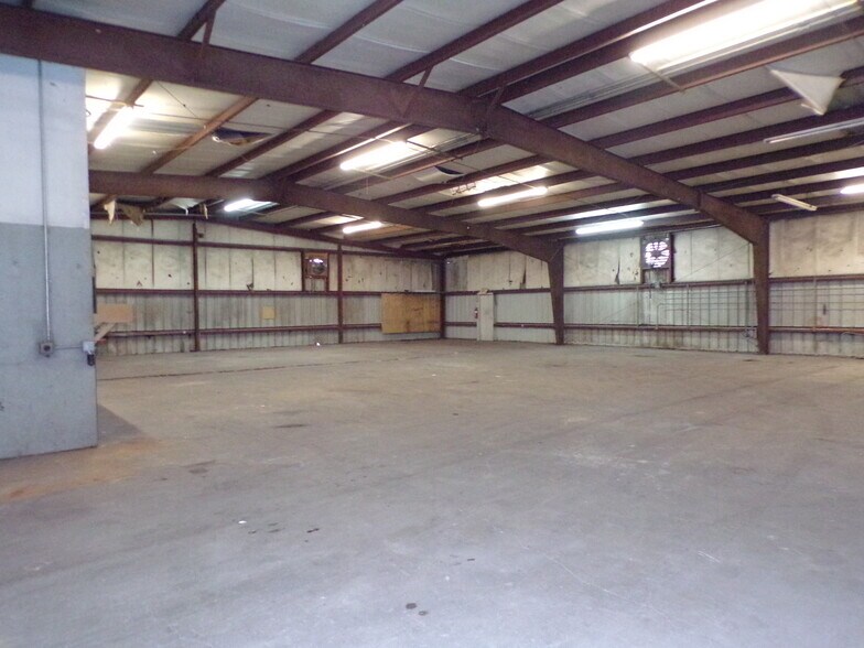More Photos Of 3511 Century Blvd, Lakeland Warehouse For Lease