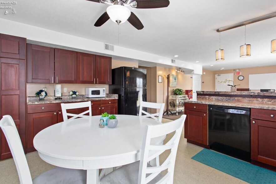 More Photos Of 5414 Homegardner Rd, Castalia Apartments For Sale