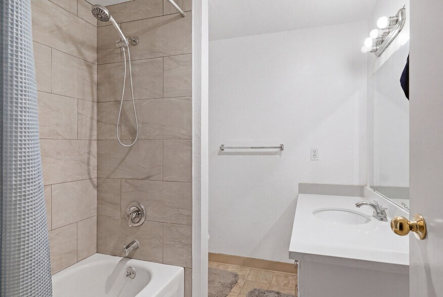 More Photos Of 14506 NE 6th Pl, Bellevue Apartments For Sale