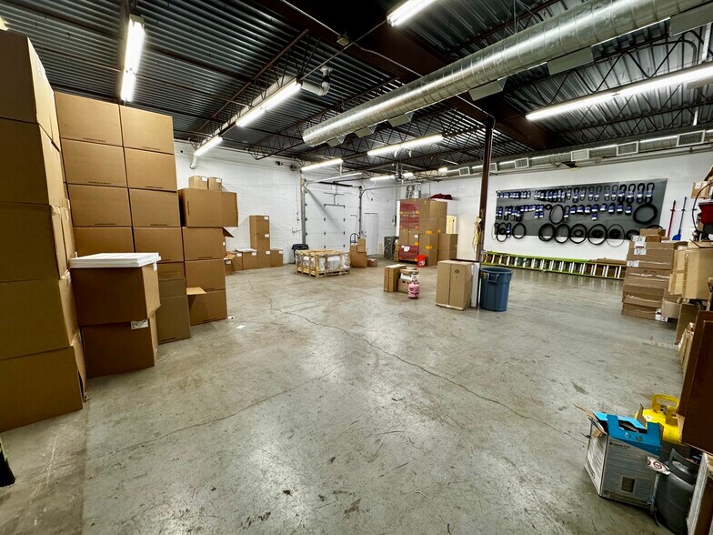 More Photos Of 1600 S Noland Rd, Independence Light Distribution For Lease