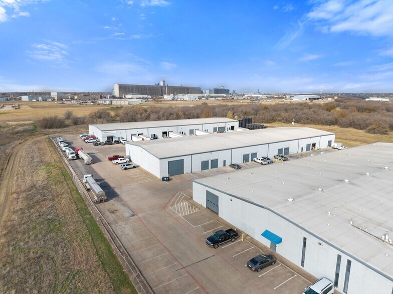 More Photos Of 812-814 Blue Mound Rd, Saginaw Warehouse For Lease