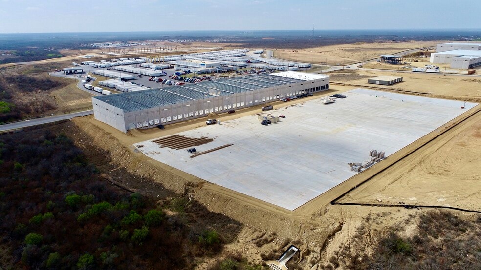 More Photos Of 610 Vidal Cantu Rd, Laredo Warehouse For Lease