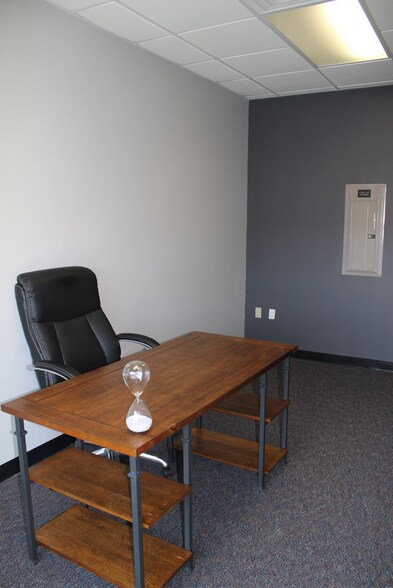 More Photos Of 2295 S Hiawassee Rd, Orlando Office For Sale