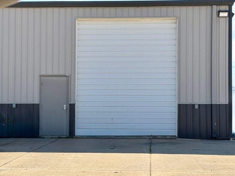 More Photos Of 200 W Stevenson Rd, Ottawa Manufacturing For Lease