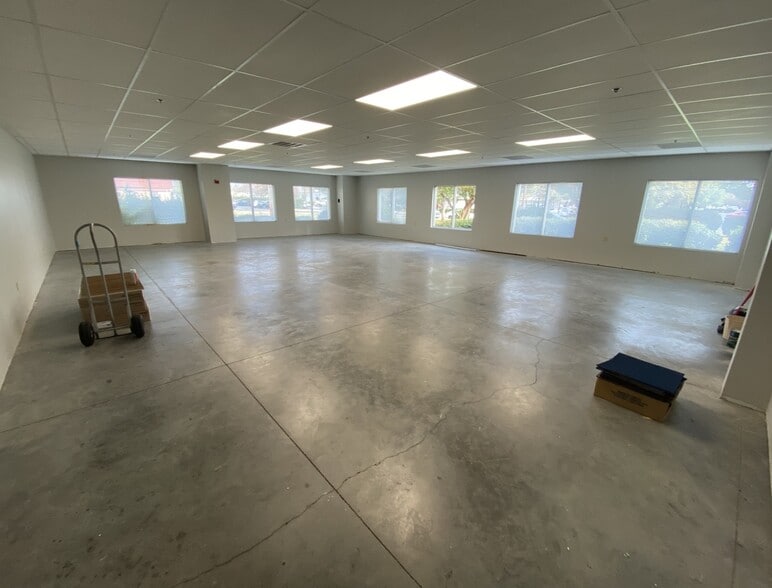 More Photos Of 802 Fifth St, Portsmouth Warehouse For Lease