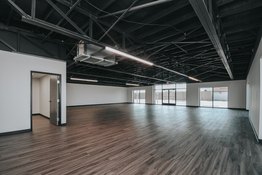More Photos Of 3706 N Navarro St, Victoria Storefront For Lease