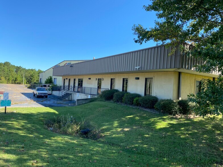 More Photos Of 200 E Parker Dr, Booneville Warehouse For Lease