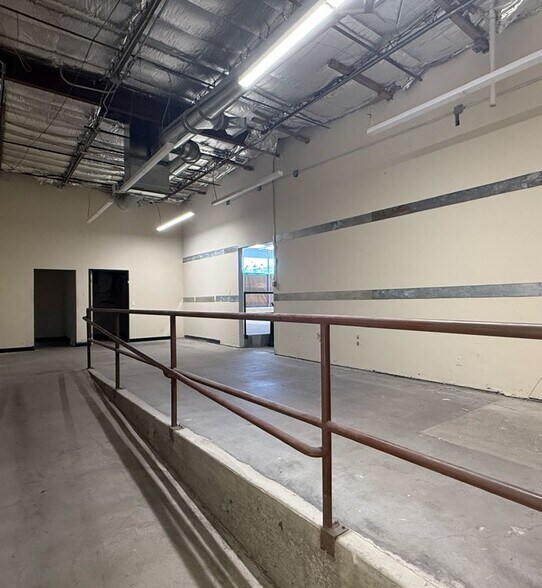 More Photos Of 4400-4420 Wyoming Blvd NE, Albuquerque Storefront For Lease