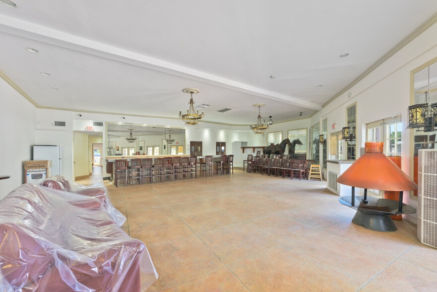 More Photos Of 2330 N Palm Canyon Dr, Palm Springs Hotel For Sale