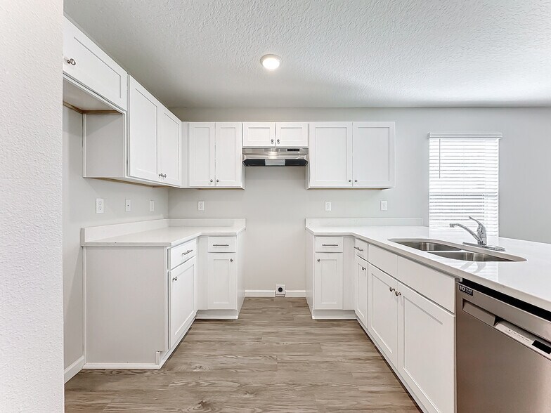 More Photos Of 6421 Breezy Oaks Way, Jacksonville Apartments For Sale