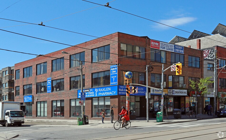 More Photos Of 349 College St, Toronto Storefront Retail Office For Lease