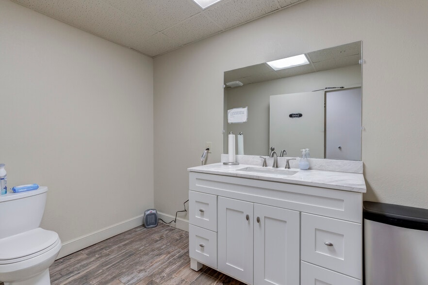 More Photos Of 1312 Texas Ave, Lubbock Office For Sale