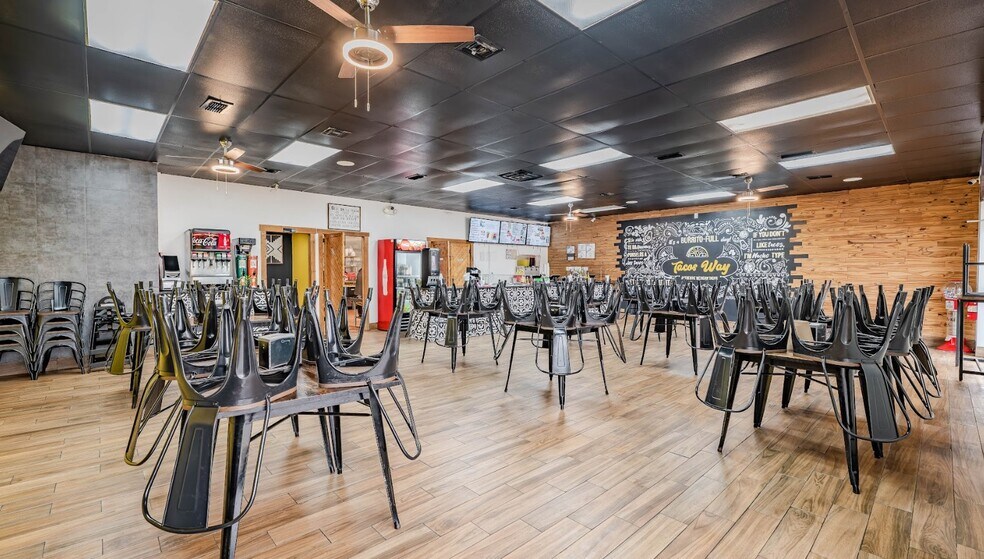 More Photos Of 252 N Ferdon Blvd, Crestview General Retail For Sale