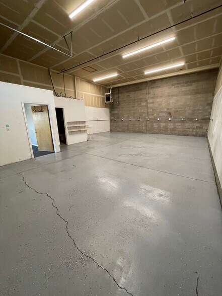 More Photos Of 427-445 N Denver Ave, Loveland Light Manufacturing For Lease