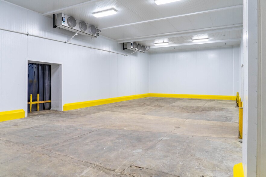 More Photos Of 1400 E Olympic Blvd, Los Angeles Distribution For Lease