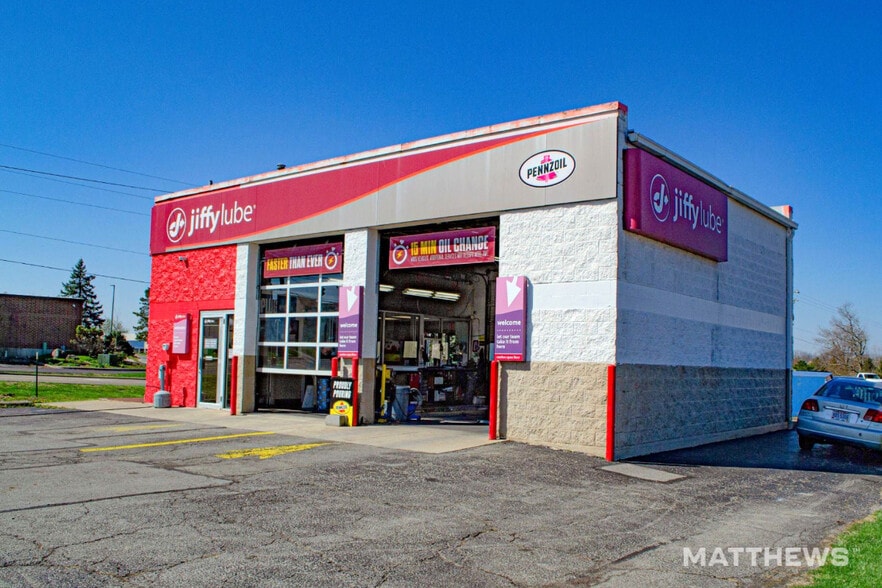 Primary Photo Of 1950 S Main St, Bellefontaine Auto Repair For Sale