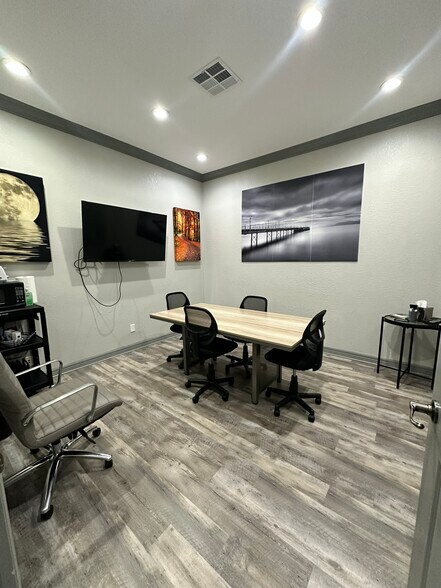 More Photos Of 2018 Broadway St, Pearland Office For Lease