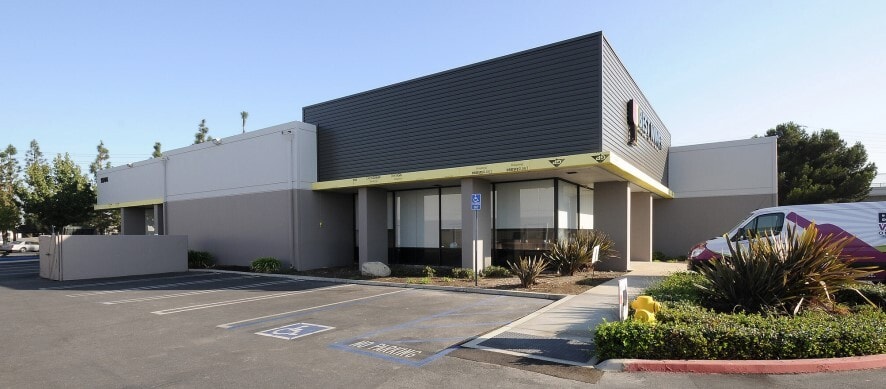 More Photos Of 1544 E Warner Ave, Santa Ana Showroom For Sale