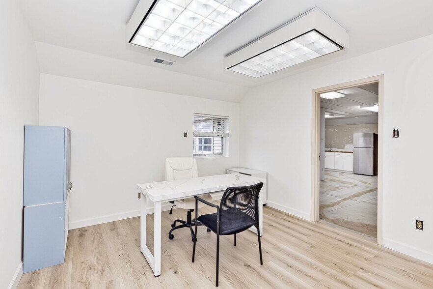 Primary Photo Of 16962 Manchester Rd, Grover Office For Lease