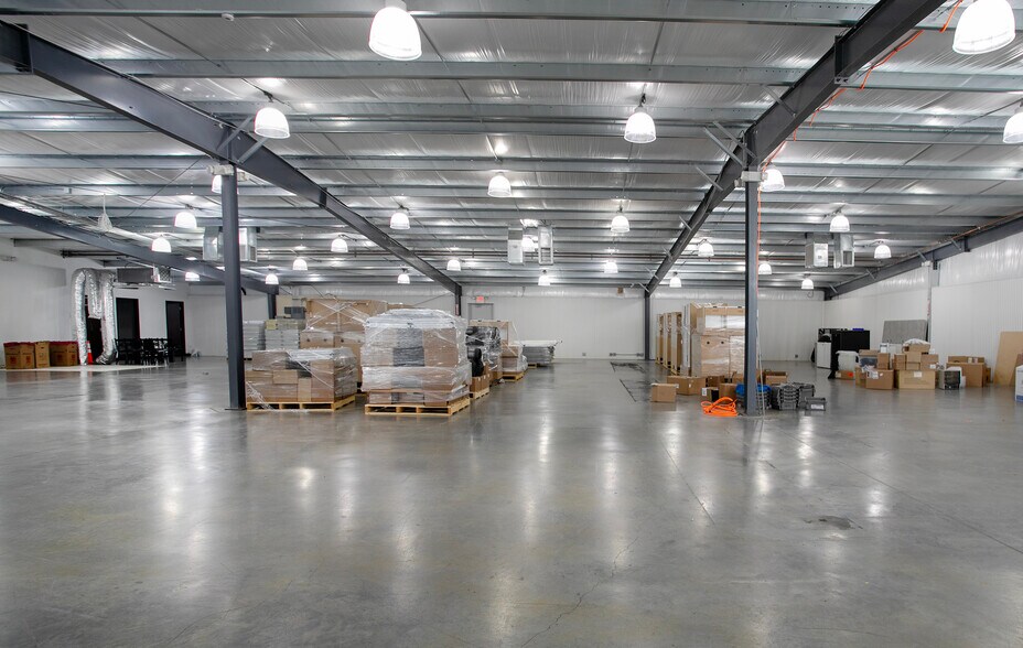 More Photos Of 4285 Hwy 31 W, Tyler Showroom For Lease