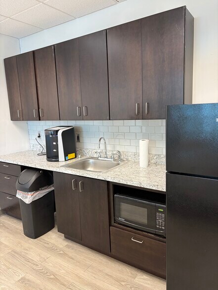 More Photos Of 1 Harbour Pl, Portsmouth Office For Lease